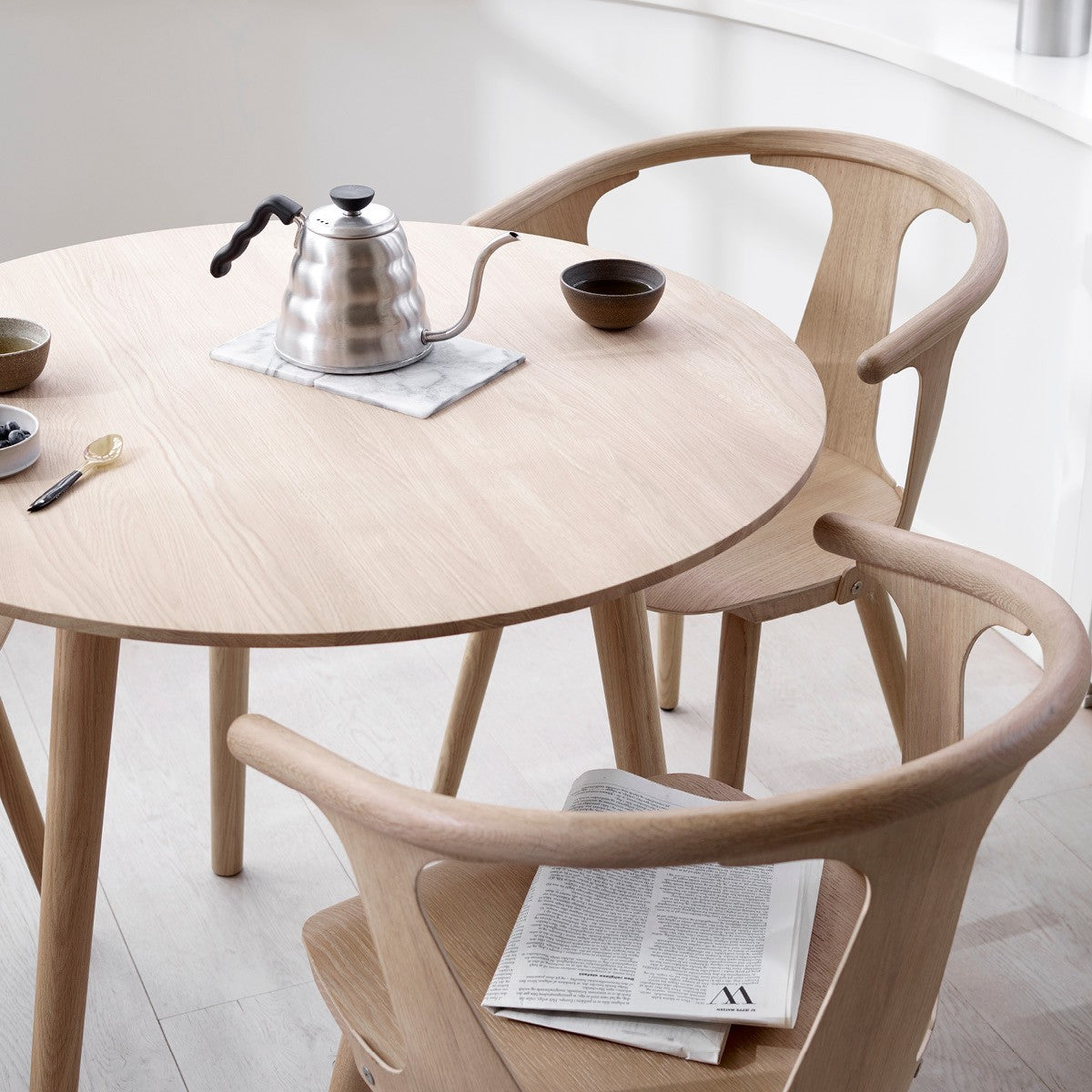 Rundt bord tre stole